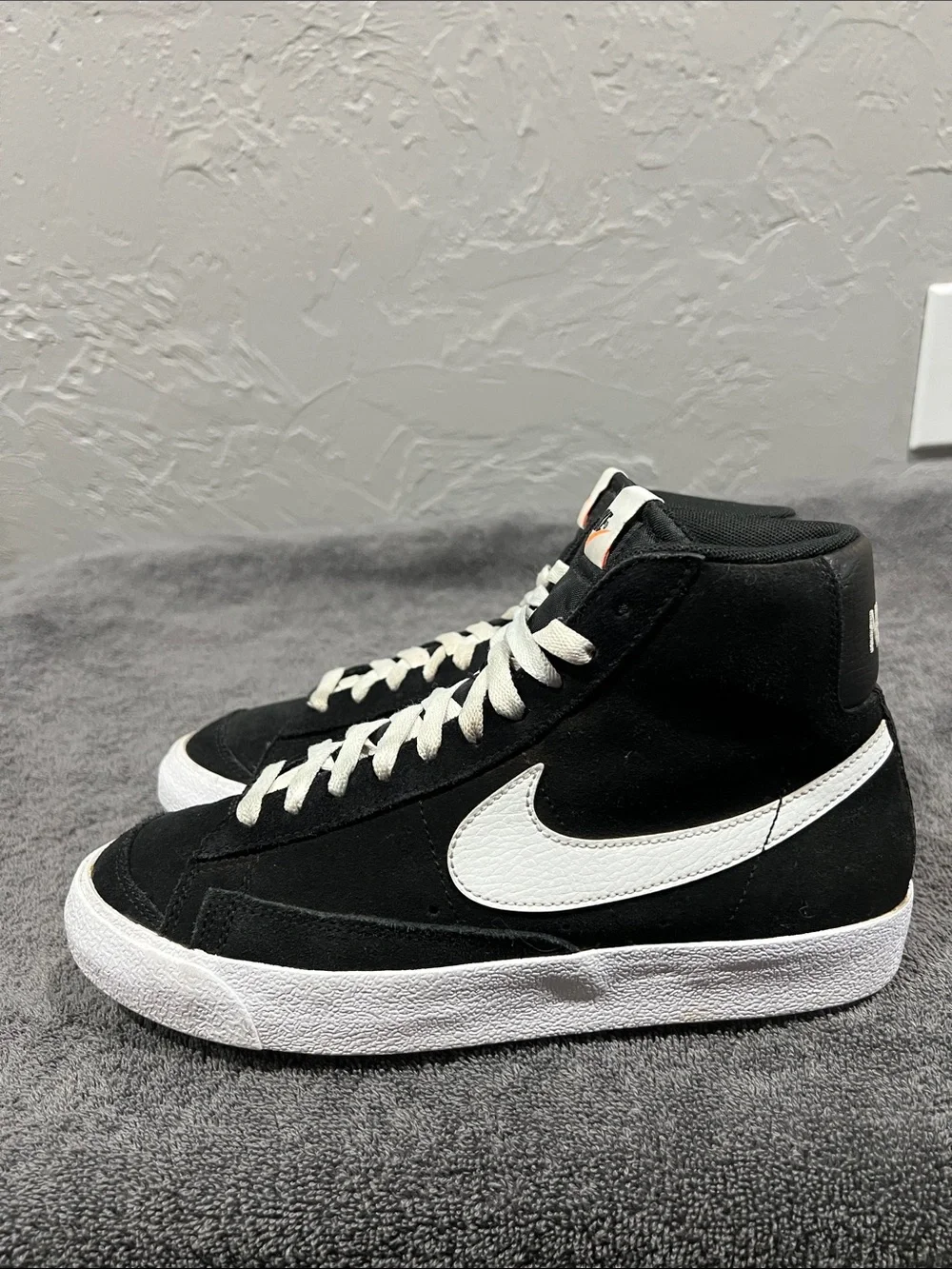 🔥 NIKE Blazer Mid 77 Vintage Black Suede/White Mid Sneakers Big Kids 6.5Y - EUC